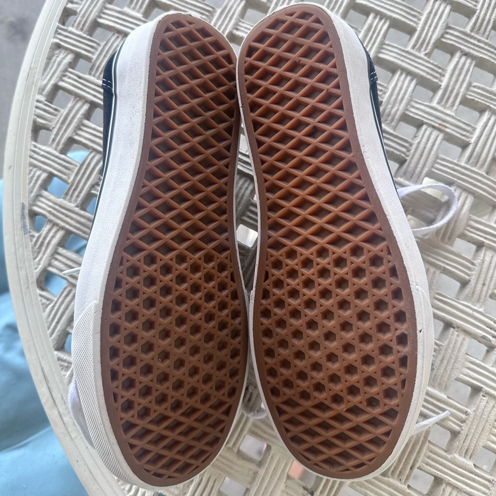 Vans - Picture 2 of 6